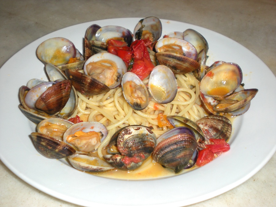 spaghetti vongole e pomodorini