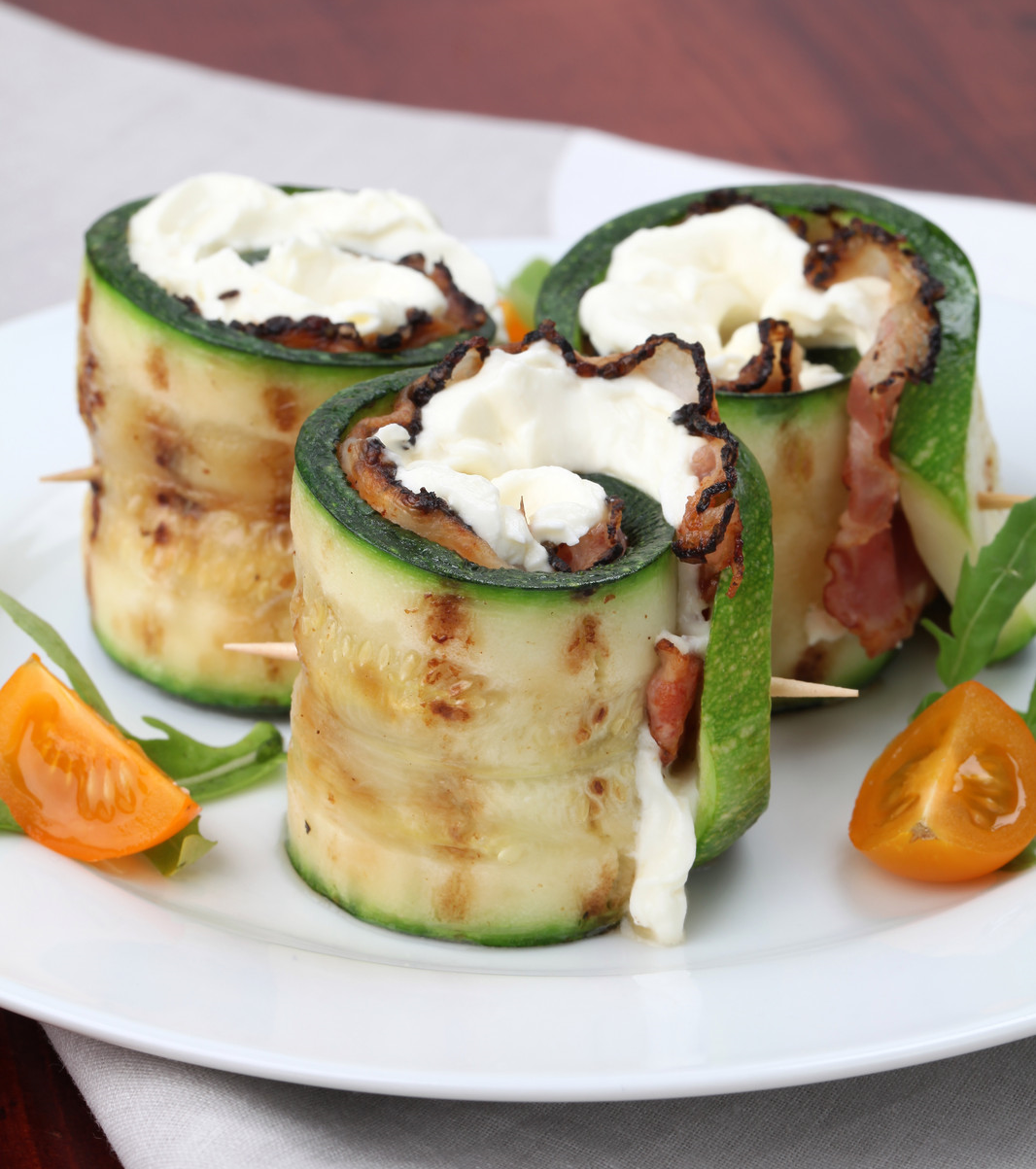Rotolini di zucchine con pancetta e formaggio fresco