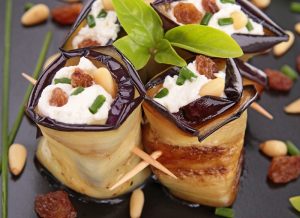 involtini di melanzane con pinoli e uvetta involtini di melanzane con pinoli e uvetta