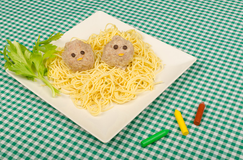 nidi di spaghetti con polpette