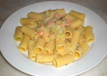 rigatoni con verza e salmone