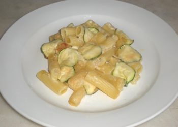 Pasta al forno con zucchine e formaggio Gouda