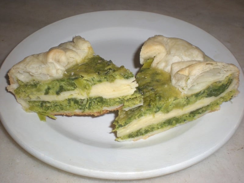 Torta salata con cime di rapa e emmenthal