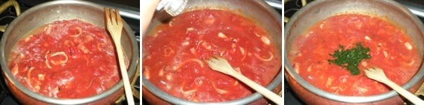 Unite la polpa di pomodoro, spolverizzate con il sale e aggiungete il prezzemolo tritato.