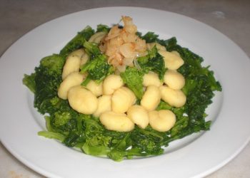 gnocchi con friarielli e cipolla