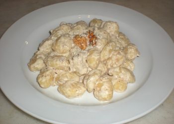 gnocchi con panna e noci