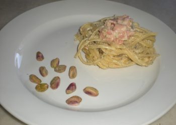 linguine con salmone panna e pistacchi