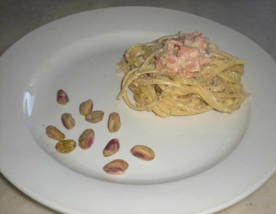 linguine con salmone panna e pistacchi