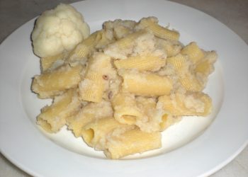 rigatoni con crema di cavolfiori e acciughe