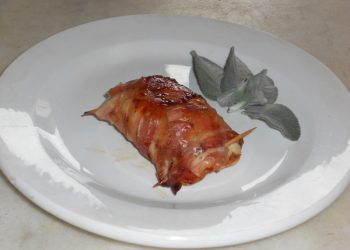 Involtini di pollo con speck salvia e fontina