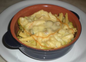 Pasta al forno con cavolfiore e scamorza affumicata