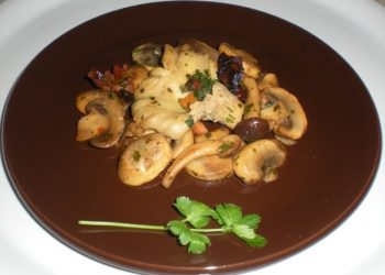 funghi trifolati con pomodori secchi