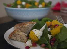 insalata con zucca, spinaci e formaggio di capra