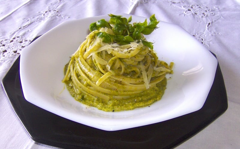 linguine con crema di asparagi e curry