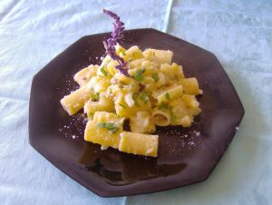 pasta con cavolfiore salsiccia zafferano pasta con cavolfiore salsiccia zafferano