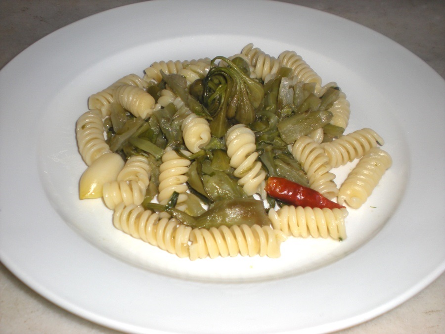 pasta con puntarelle