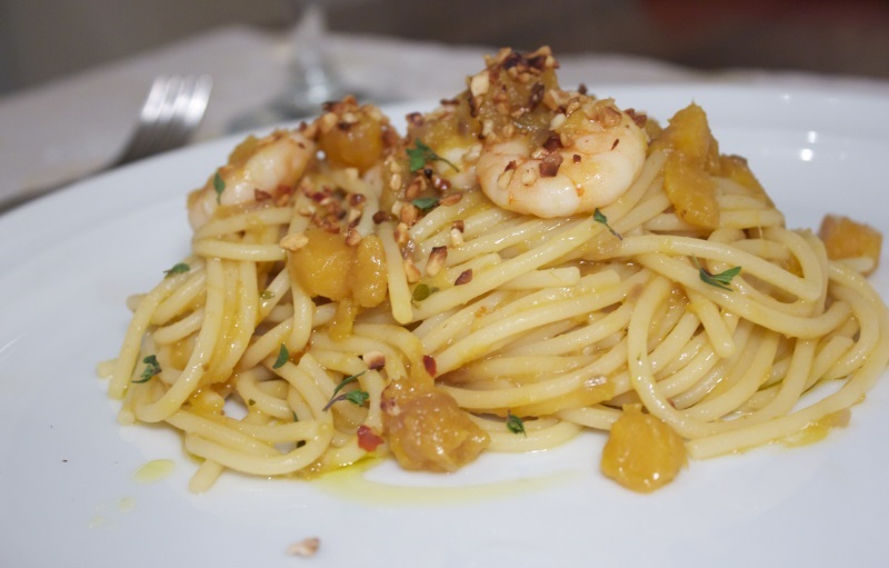 pasta zucca, gamberetti e nocciole