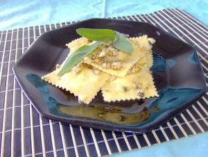 ravioli di zucca e ricotta con salsa alle noci ravioli di zucca e ricotta con salsa alle noci