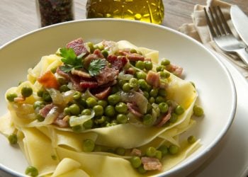 tagliatelle piselli e prosciutto