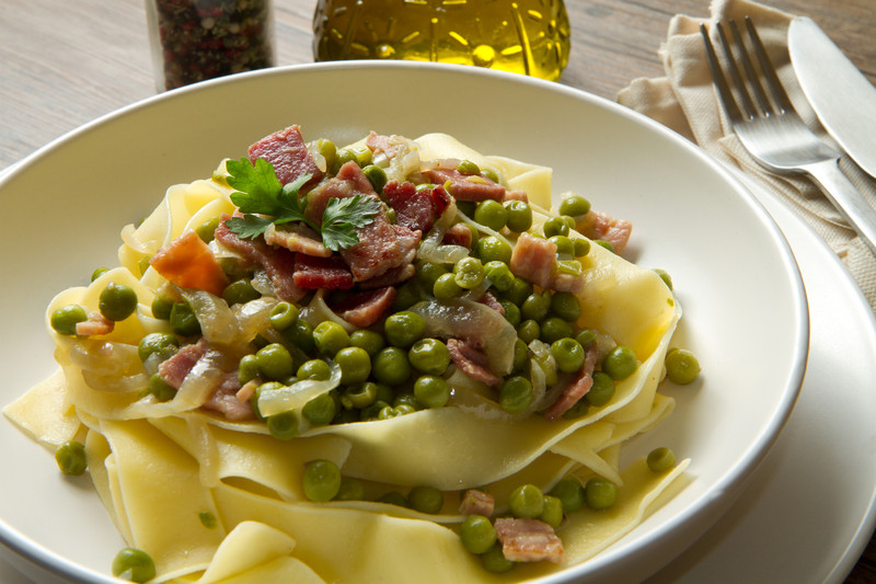 tagliatelle piselli e prosciutto