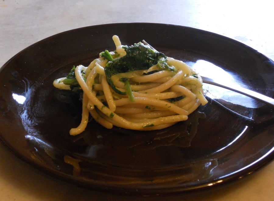 Pici toscani con cime di rapa porri e ricotta salata