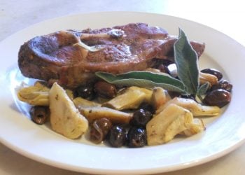 agnello al forno con carciofi e olive