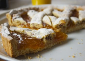 crostata di albicocche con cioccolato_