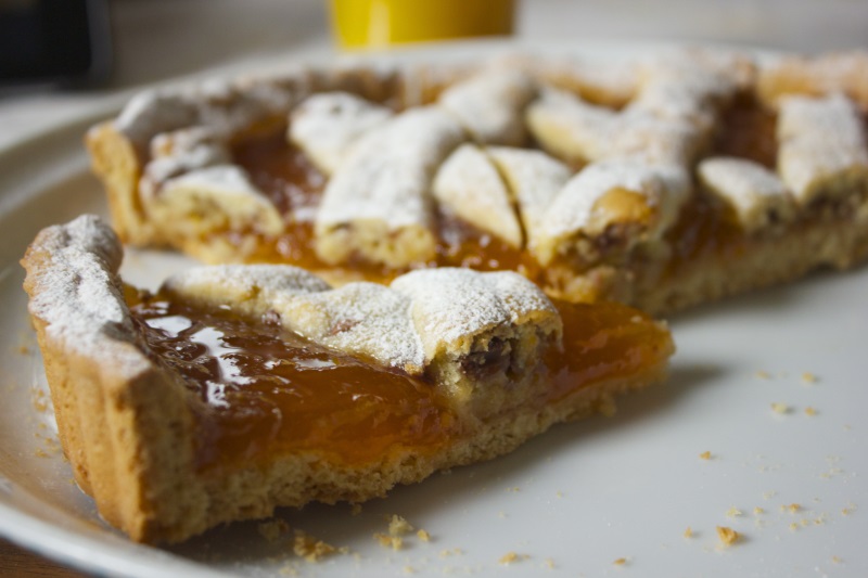 crostata di albicocche con cioccolato_