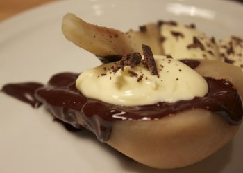 pere con mousse al cioccolato bianco