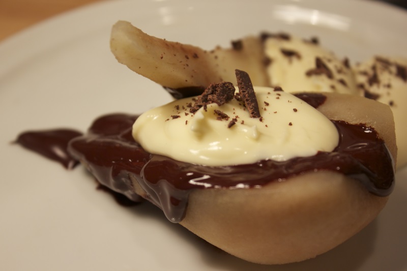 pere con mousse al cioccolato bianco