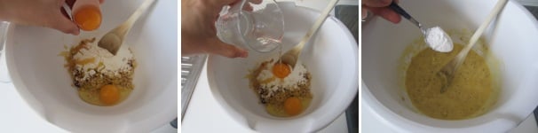 Unite agli ingredienti un uovo e un tuorlo, acqua naturale e mescolate bene tutto. Alla fine aggiungete un cucchiaino di amido di mais. Rimescolate e mettete in frigo.