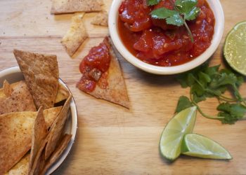 nachos con salsa piccante