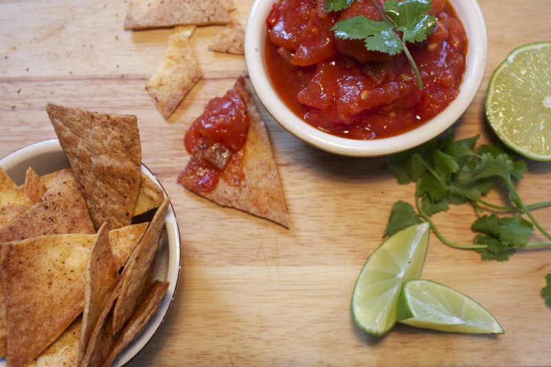 nachos con salsa piccante