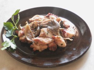 polpo con funghi polpo con funghi