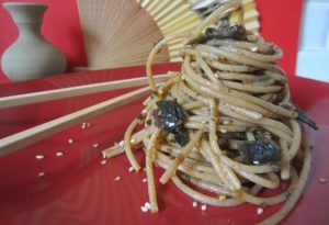 spaghetti con alghe e alici spaghetti con alghe e alici