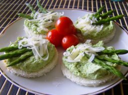 tartine con pate di asparagi