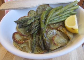 asparagi su letto di patate