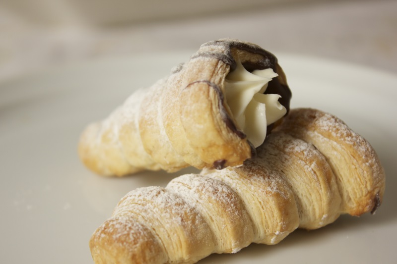 cannoli di pasta sfoglia