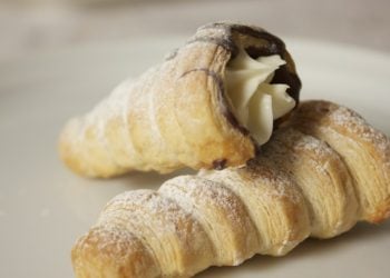 cannoli di pasta sfoglia