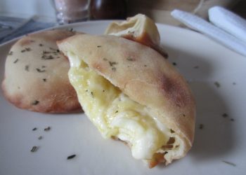 tomino in crosta di pane