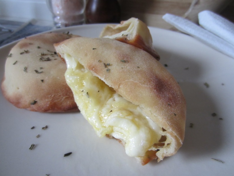 tomino in crosta di pane