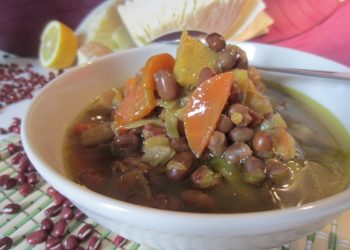 zuppa di azuki con cavolo e carote