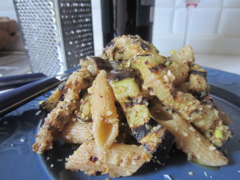 pasta con melanzane e nocciole