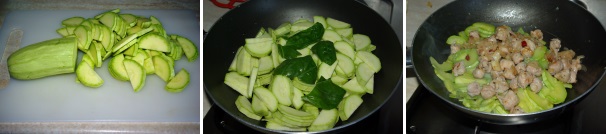 Private le zucchine delle loro estremità, lavatele e tagliatele, trasferitele in una padella dal fondo alto e salatele, quindi aggiungete l’olio rimanete e del basilico e fate cuocere a fuoco vivo, rimestando di tanto in tanto almeno per 15 minuti. Una volta pronte unitevi la salsiccia e fate insaporire il sugo con tutti gli ingredienti.