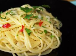 spaghetti aglio olio e peperoncino