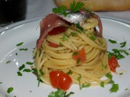 spaghetti con le acciughe