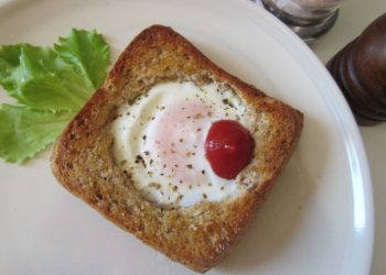toast integrale con uovo