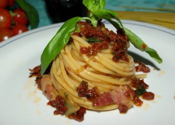 vermicelli pancetta e pomodori secchi