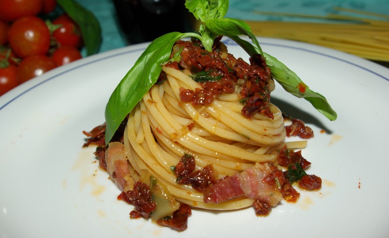 vermicelli pancetta e pomodori secchi