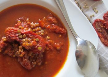 zuppa di lenticchie e pomodori secchi